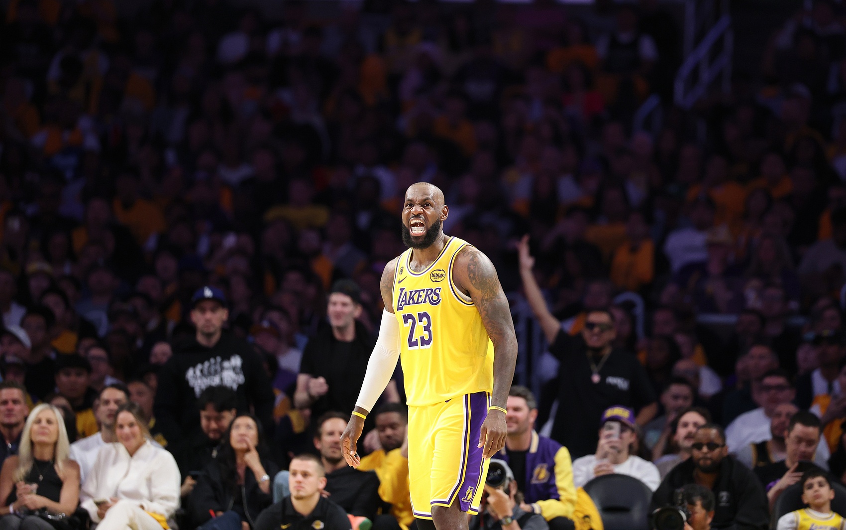 詹姆斯单核带队战绩升至5胜1负 湖人主场再胜火箭