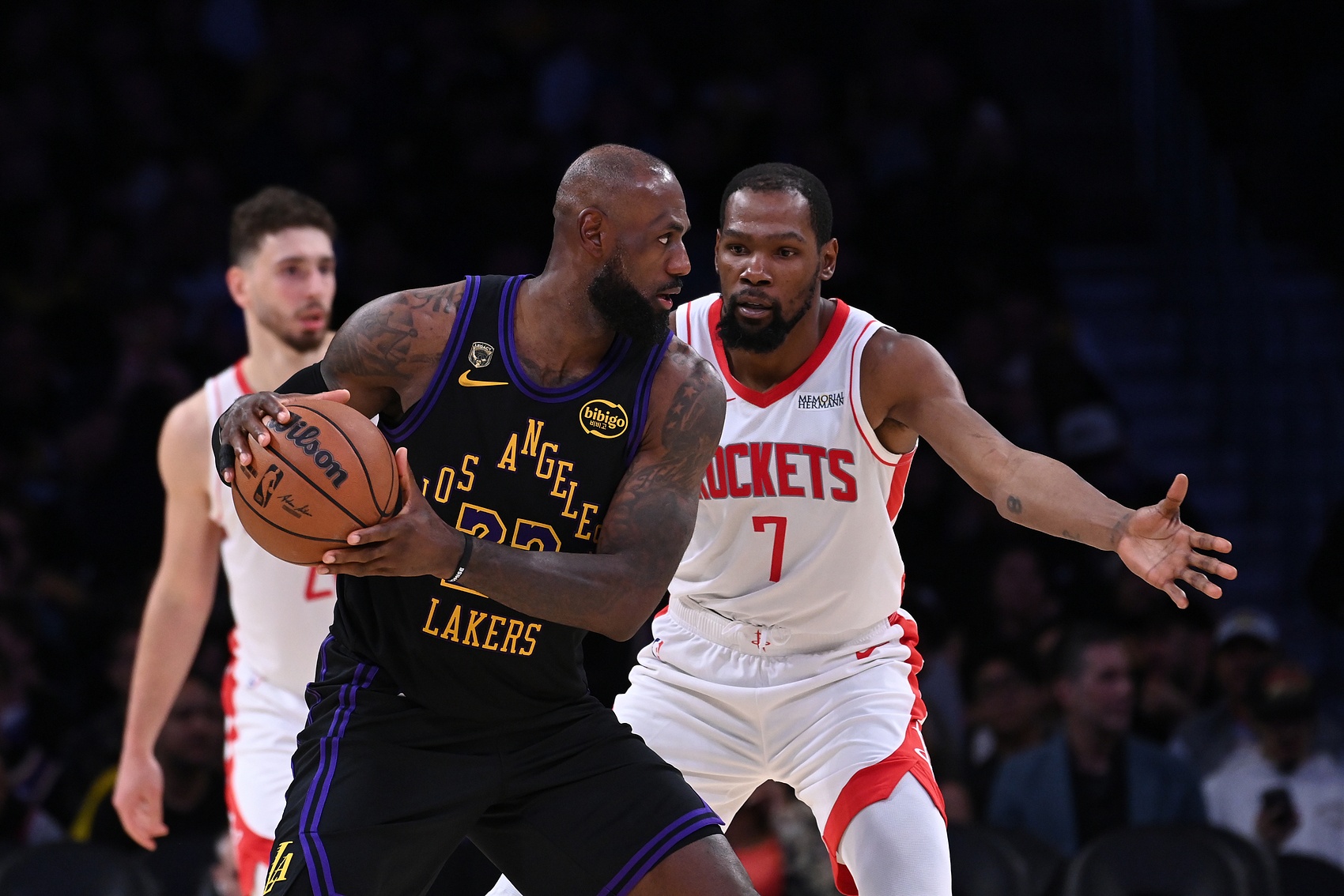 湖人主场力克火箭 詹姆斯杜兰特数据对决背后历史交锋记录浮现