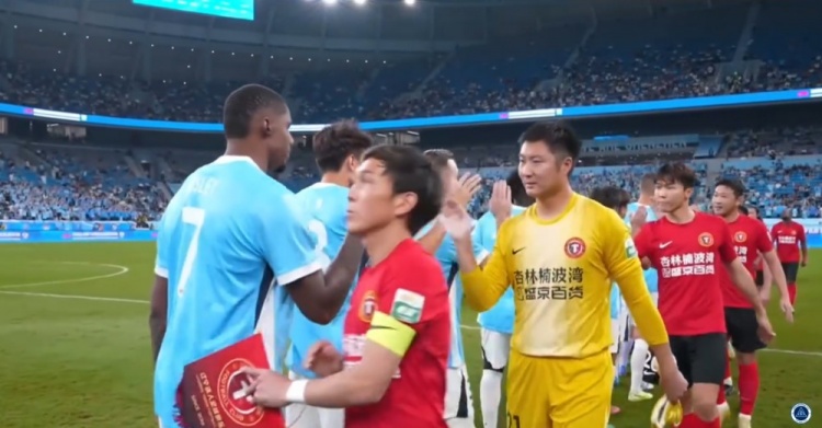 韦斯利一剑封喉 彭鹏九扑零封 深圳1-0辽宁