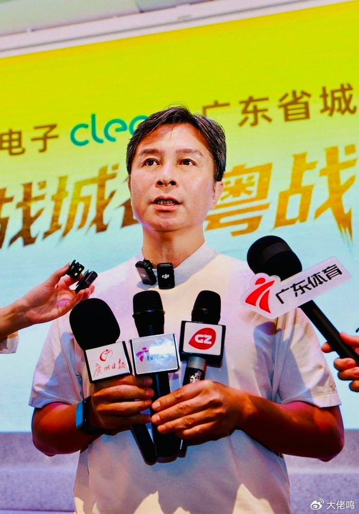 粤超21城球衣亮相 何辉：业余与职业足球应协同发展