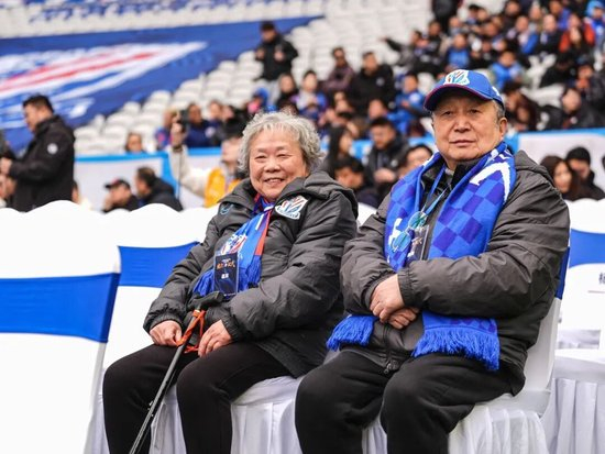 申花2026赛季出征：新援亮相，谷际庆称背负前所未有压力