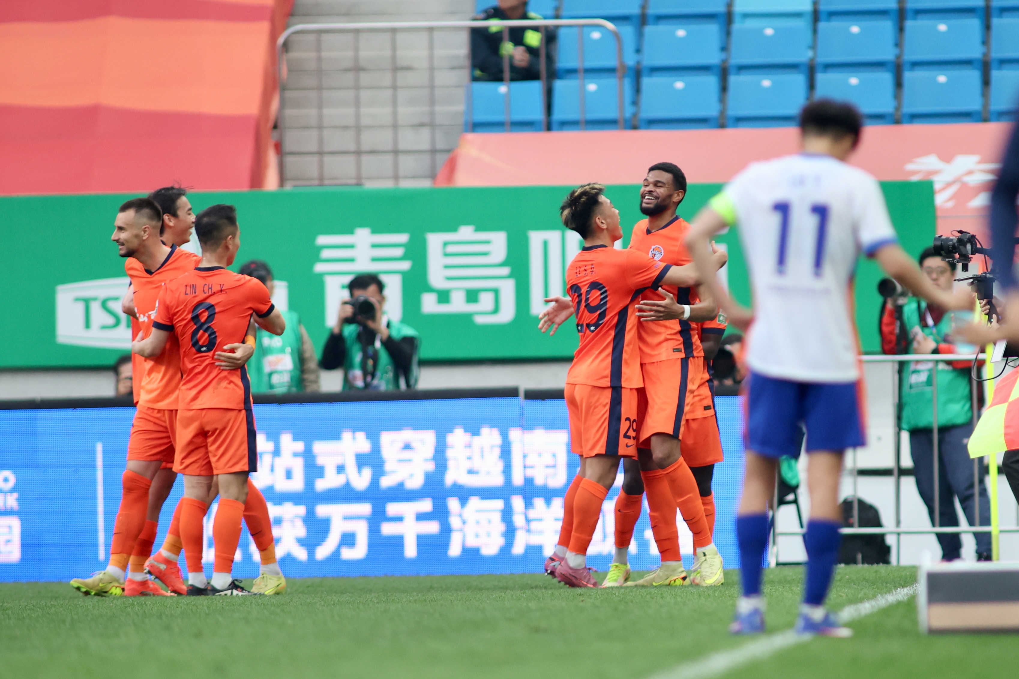 青岛海牛3-1上海海港 两连胜含金量获认可