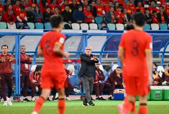 0-1输印尼：2025四连败耳光抽醒中国足球