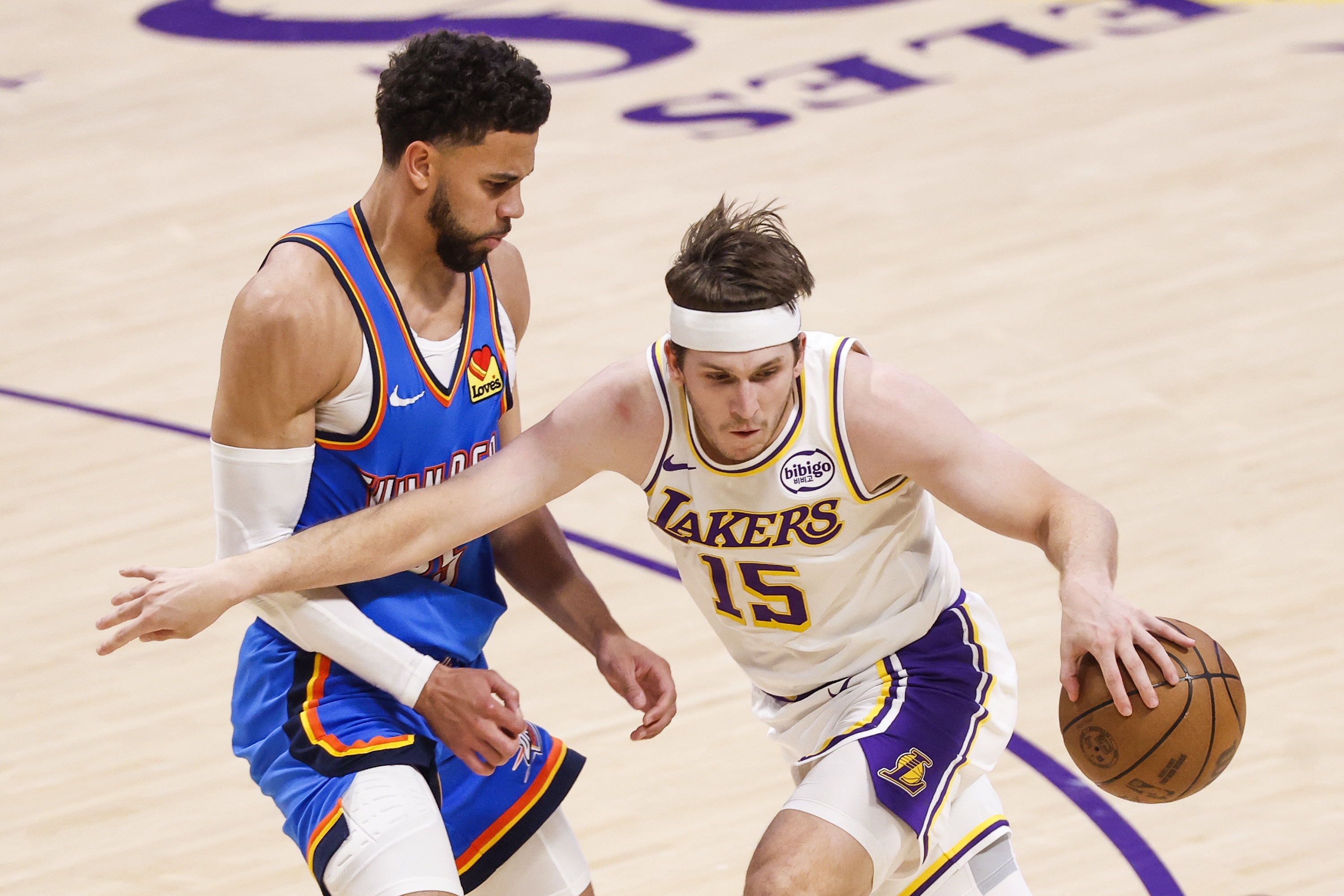 米切尔攻守一体锁死里夫斯 雷霆3-0碾压湖人 米切尔攻守一体锁死里夫斯 雷霆3-0碾压湖人