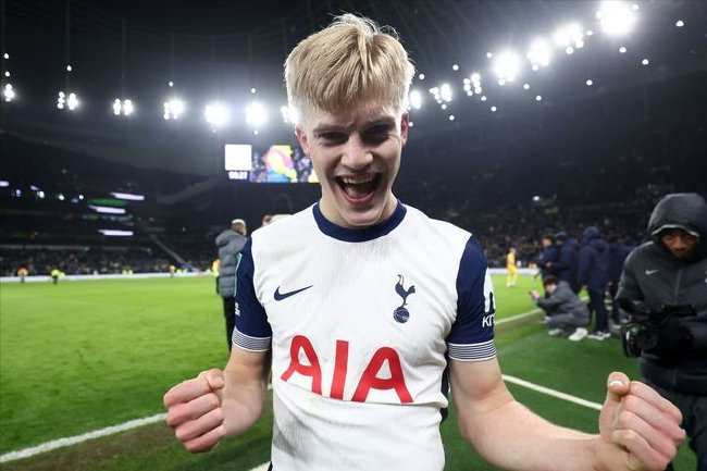 英联杯半决赛首回合：贝里瓦尔绝杀 热刺1-0利物浦