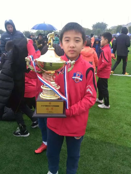 魏祥鑫启程试训欧塞尔 9岁哭着找妈妈到中超首球仅三年