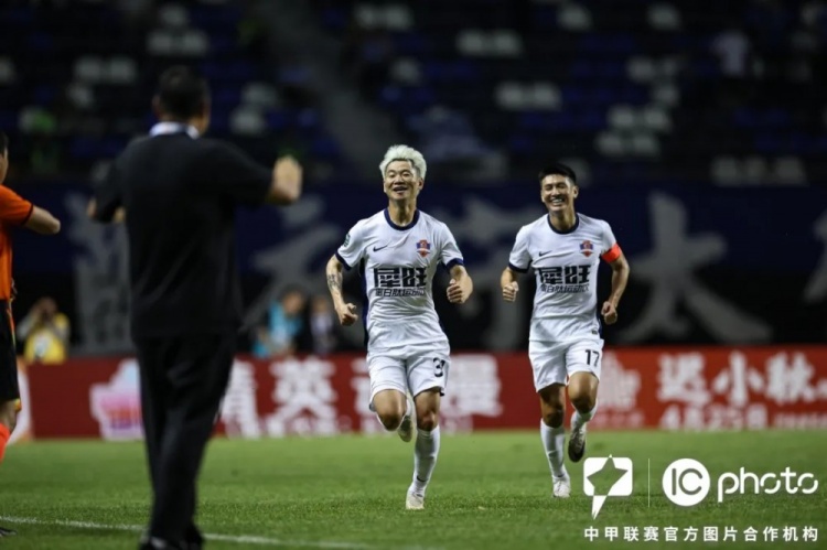 冯刚任意球破门，梅州客家1-0险胜石家庄功夫止连败颓势