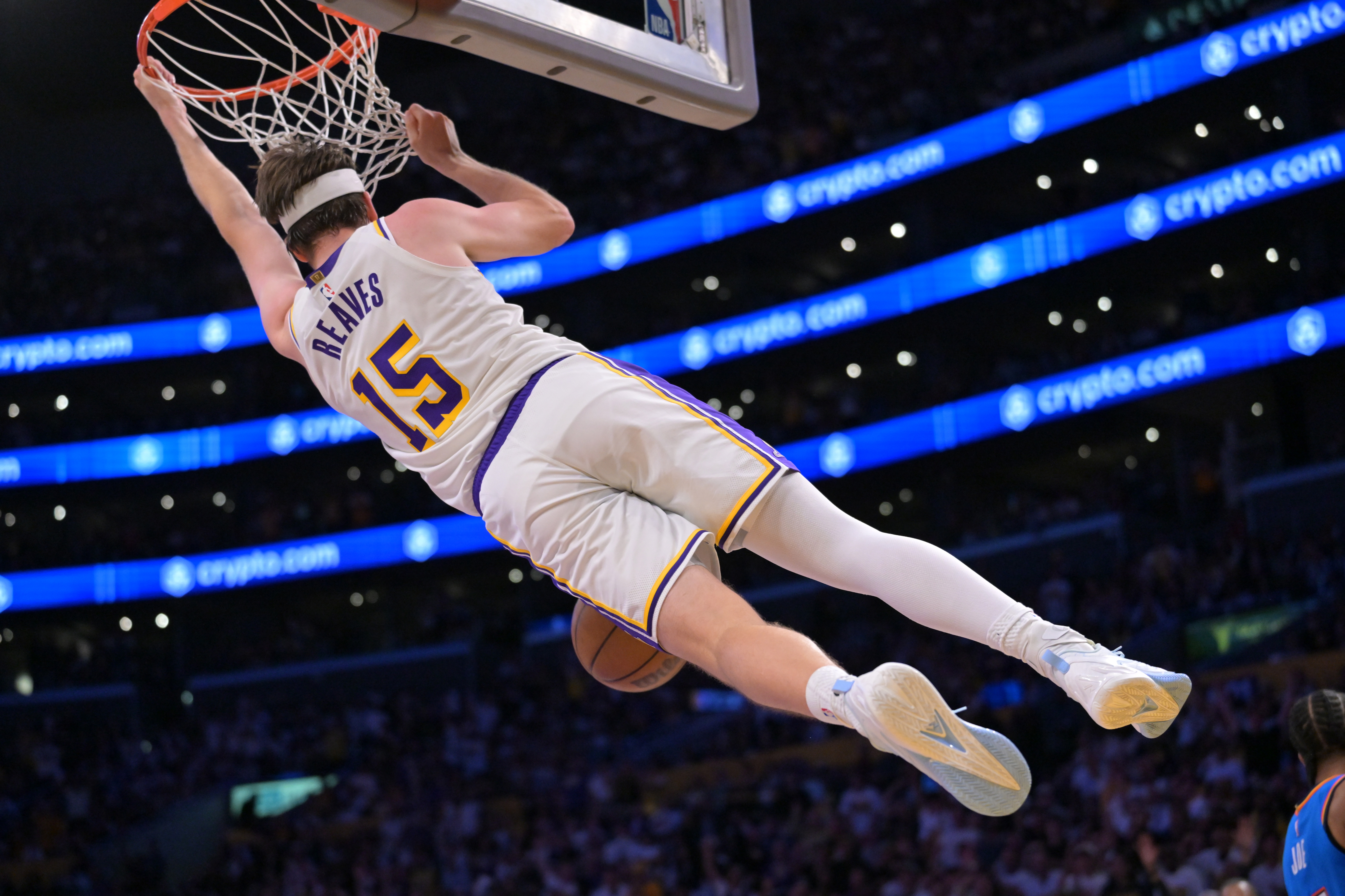 Stein：外界预测湖人休赛期将续约里夫斯，五年顶薪最高2.41亿